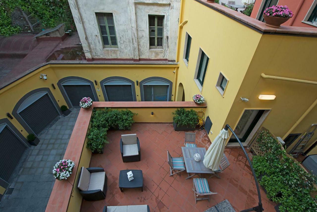 Le Terrazze Sul Cortile Apartman Salerno Kültér fotó
